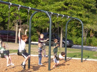 kids on swings kayu_300px